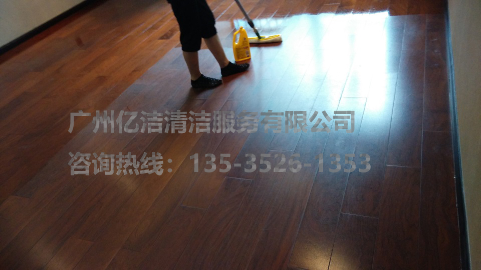 夏季可以給廣州地板打蠟？